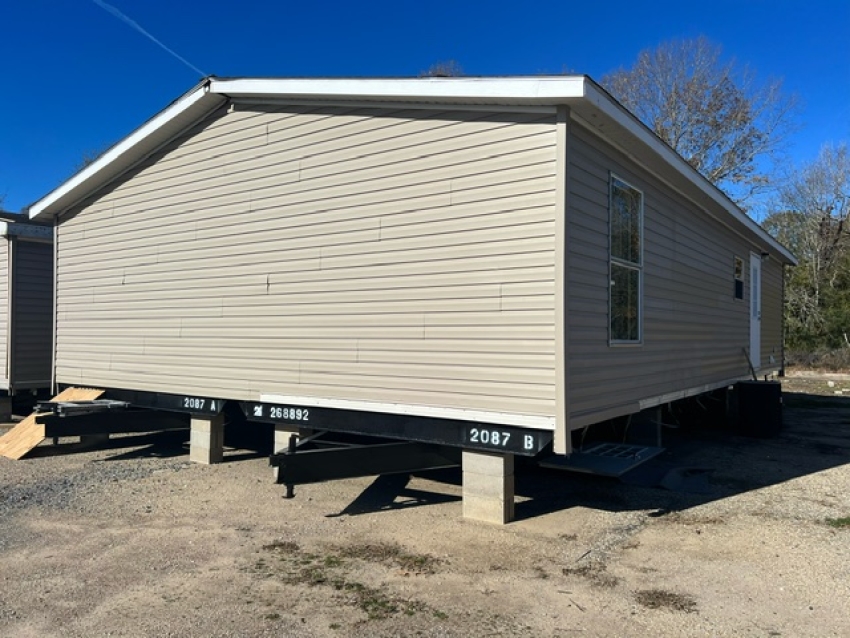 2011 Clayton 28x44 3BR 2BA